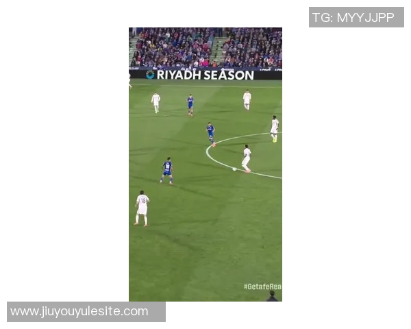 姆巴佩精彩戏耍对手轻松过人射门展现超强个人能力