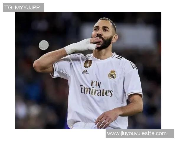 本泽马社交媒体庆祝战胜利雅得胜利强调团队承诺与重要胜利